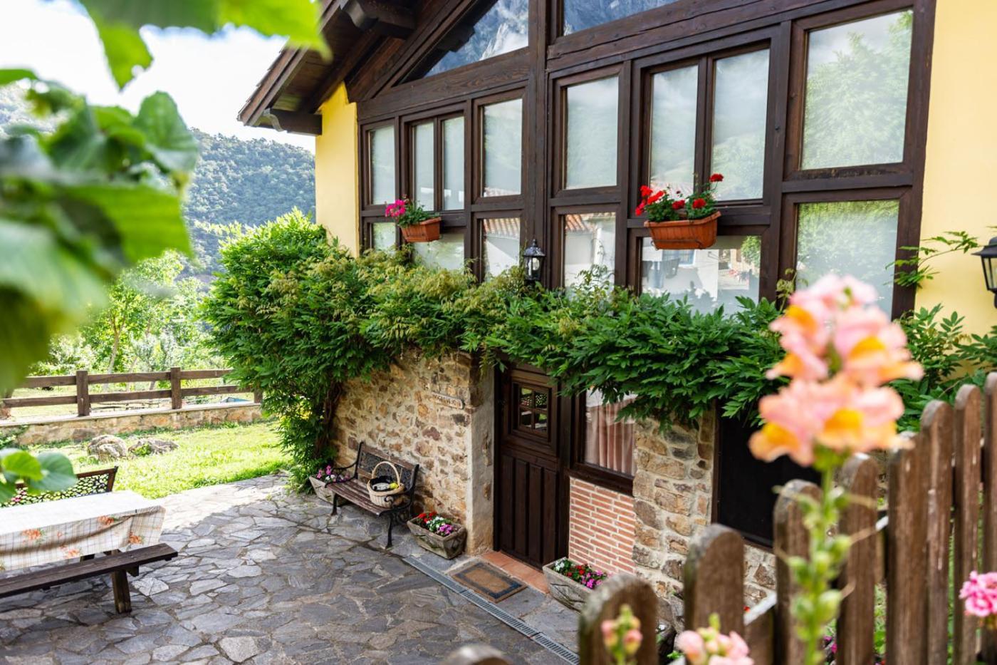 Apartamentos Rurales Los Picos De Redo Camaleño Eksteriør billede